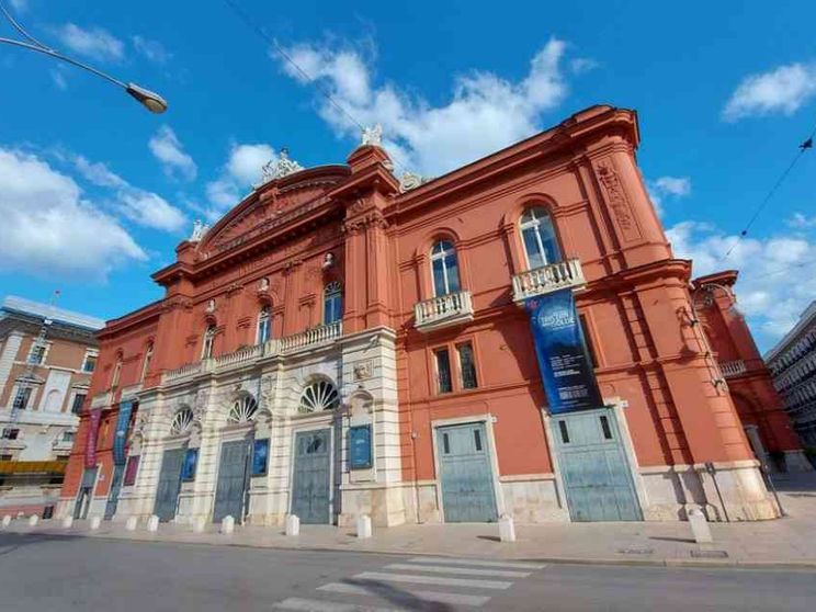 Dall'incendio ai tribunali: non c'è pace al teatro Petruzzelli