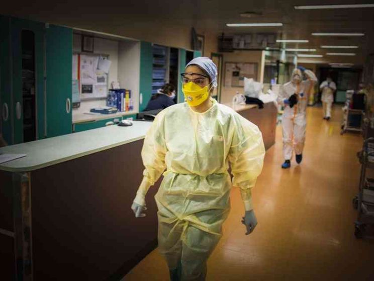 In corsia, tra i medici del Gemelli. «La guerra al Covid? Non è finita»