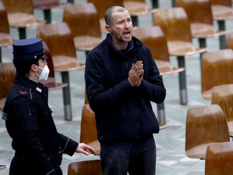 Urla durante l'udienza. Il Papa: preghiamo per il nostro fratello che soffre