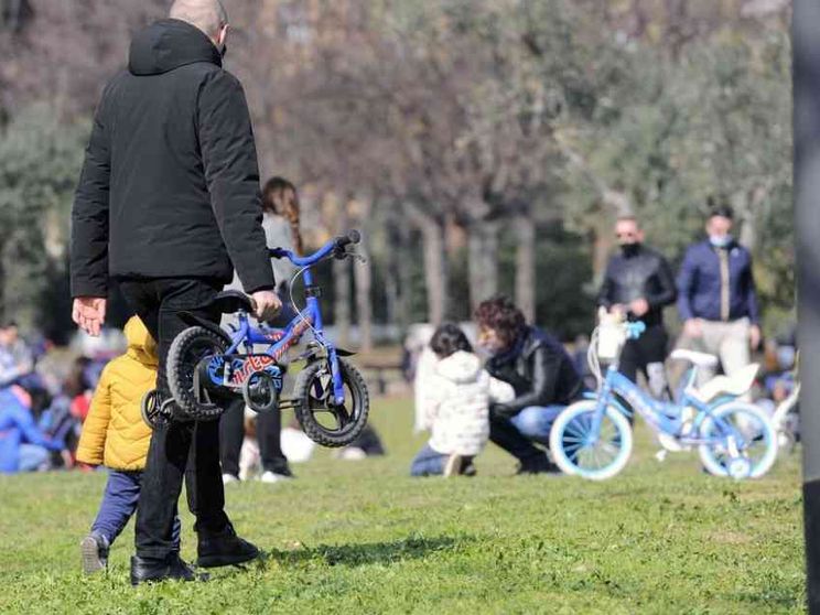 Perché investire nelle relazioni può portare più nascite e felicità