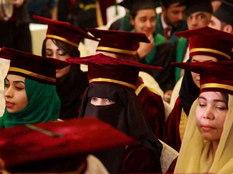 Riaprono le università, maschi e femmine separati