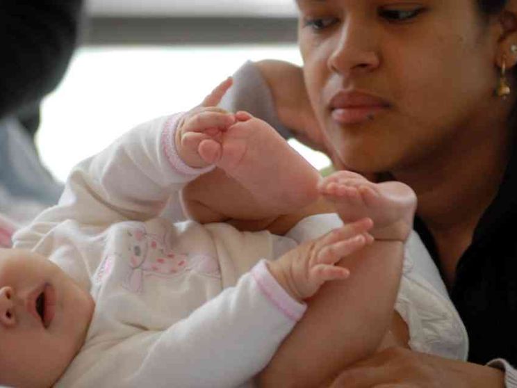 Con più soldi alle madri povere migliora il cervello dei bambini
