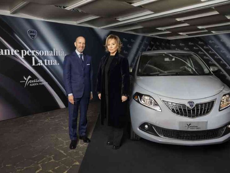 Alberta Ferretti firma la nuova Lancia Ypsilon