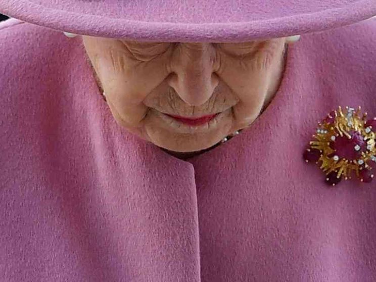 Una doppia crisi nel Regno Unito offusca il giubileo di Elisabetta