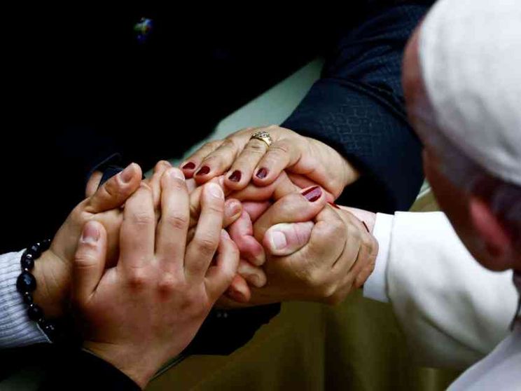 Il Papa: non accelerate la morte degli anziani, è disumano