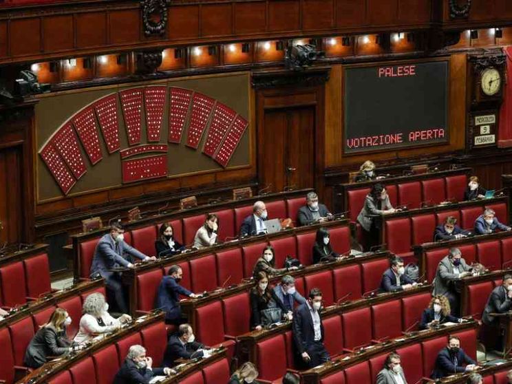 Fine vita in aula, un altro rinvio