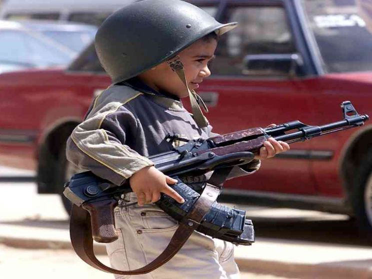 Il baby soldato disertore che ora lotta per l'infanzia senza armi