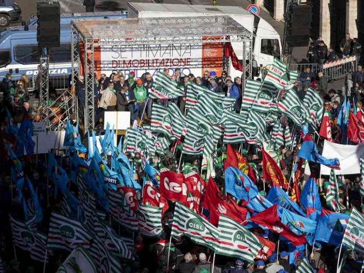 «Direttiva Ue per rafforzare i contratti»