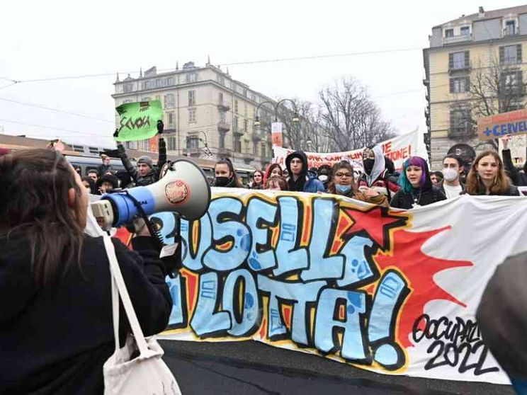 Oggi manifestazioni e cortei in 40 città