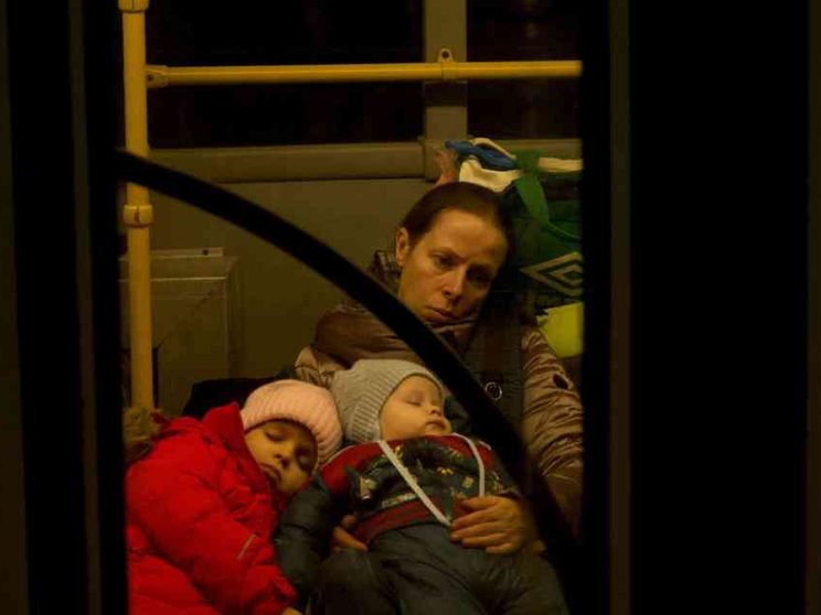 Scontri e morti nelle regioni ribelli. L'esodo (orchestrato) degli sfollati