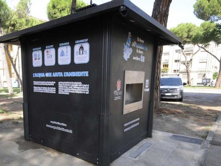 Gli italiani e l'acqua: otto paradossi sul consumo