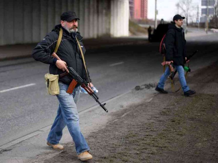 Putin: l'esercito ucraino vada al potere. Il Papa all'ambasciata russa