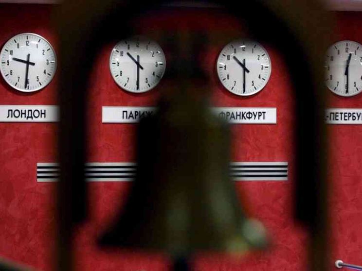 Bufera finanziaria: la Borsa di Mosca chiusa per il crollo del rublo