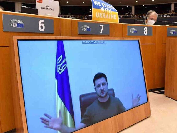 La metamorfosi di Zelensky, il presidente antieroe che non fa più ridere