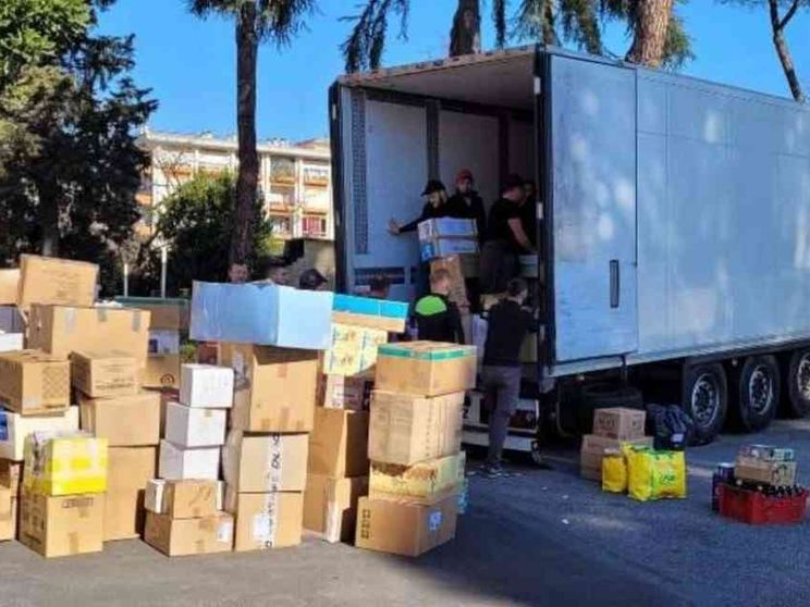 L'aiuto di papa Francesco ai profughi ucraini, materiale sanitario e farmaci