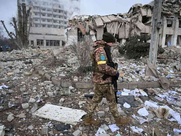 Riprendono i negoziati. Onu: «1,2 milioni di profughi». Ancora bombe su Kiev