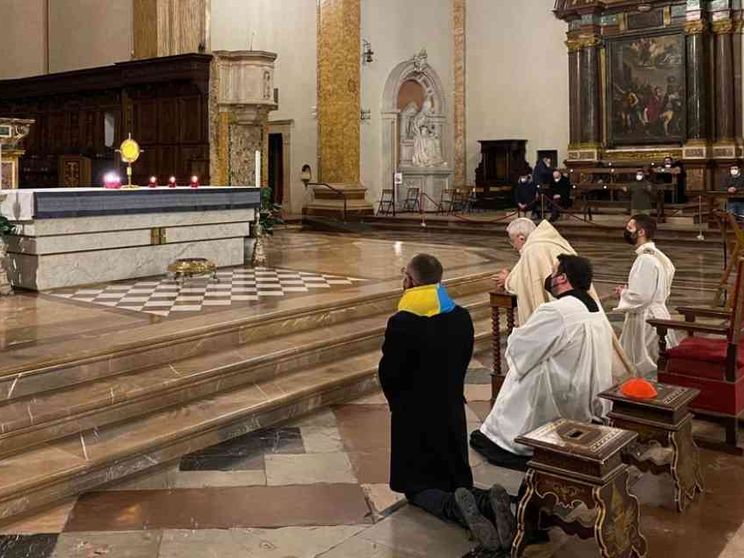 Il cardinale Bassetti: fermare la guerra e apriamo le porte ai profughi