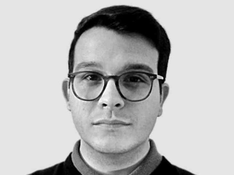 Eppure c'è una tenerezza che porta via dalla guerra