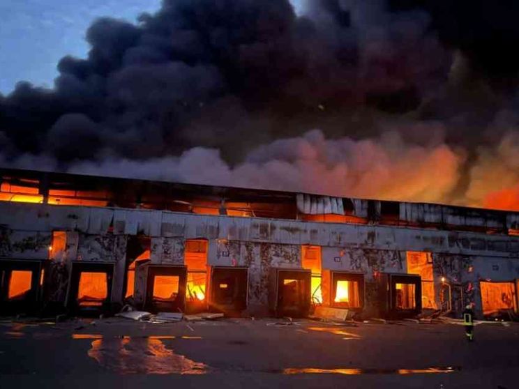 Macron e Scholz a Putin: cessate il fuoco. Zelensky: vogliono distruggerci