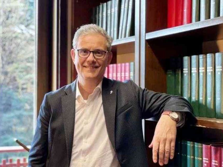 Don Stimamiglio è il nuovo direttore di Famiglia Cristiana