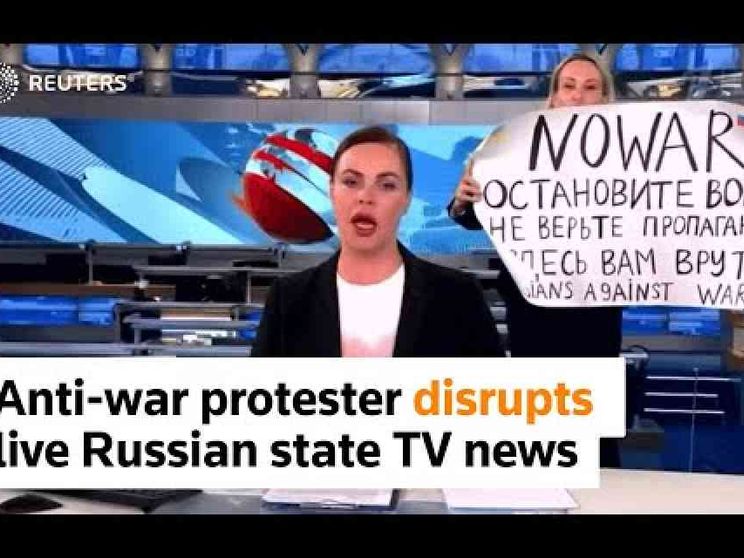Il processo a Marina Ovsyannikova, la giornalista che ha protestato in tv