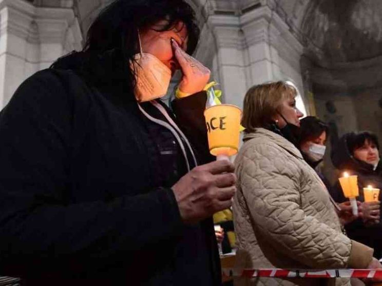 La preghiera di don Mimmo Battaglia: «Perdonaci la guerra, Signore»