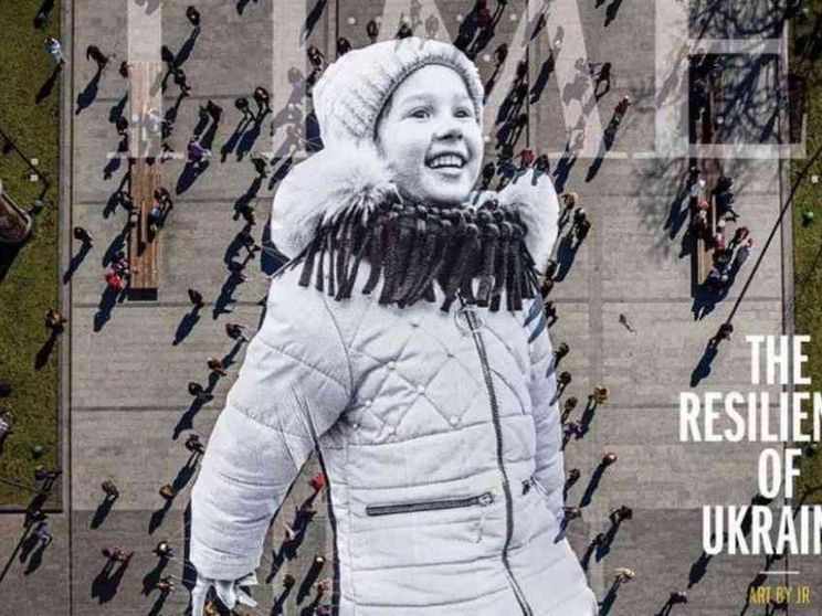 E il sorriso di una bambina ucraina diventa simbolo