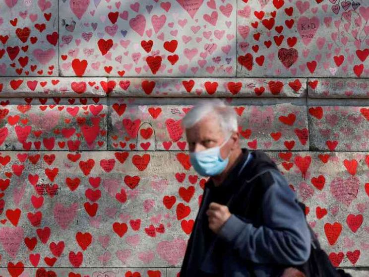 Tra pandemia e conflitto ecco la spirale anti-democratica