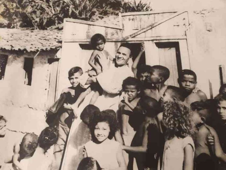 Don Renzo Rossi, da Firenze al Brasile. Una vita spesa sulla strada degli ultimi