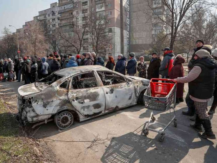 Il vescovo: i preti rischiano la vita per portare aiuti nelle zone assediate