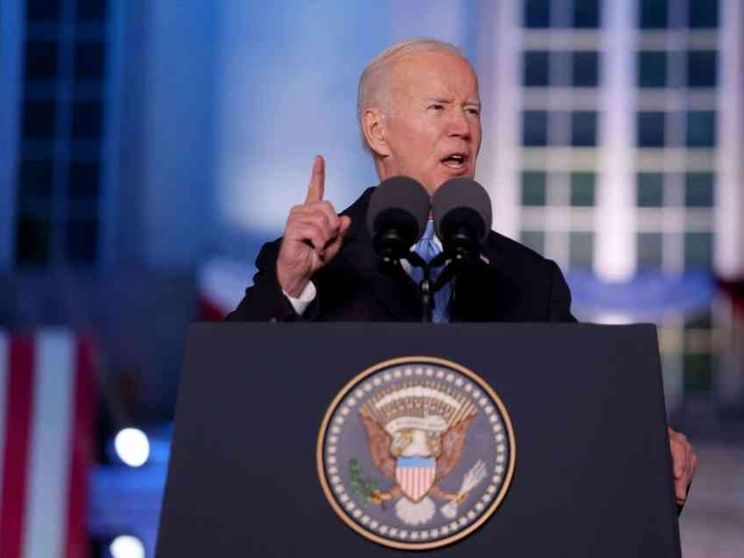 Biden: «Putin non può restare al potere». L'ira del Cremlino e la precisazione