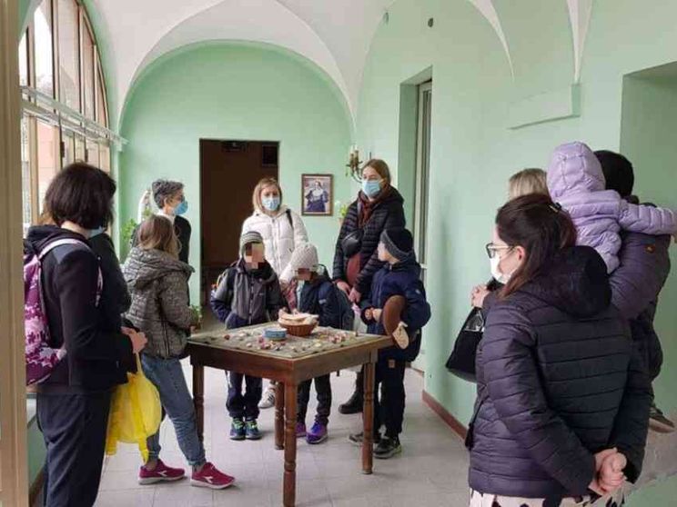 Piacenza, le suore che hanno lasciato la loro casa alle profughe ucraine