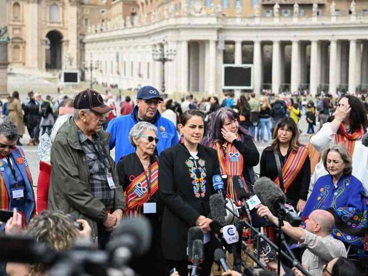 Il Papa incontra gli indigeni del Canada: «Un percorso di verità e giustizia»