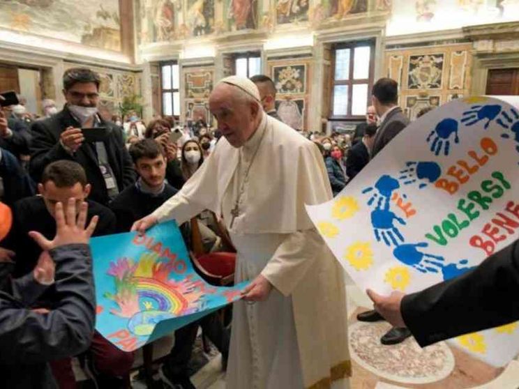 Papa Francesco: costruiamo insieme una società a misura dei più fragili