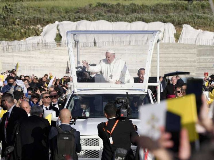 Il Papa vuole andare a Kiev. «Il Mediterraneo non sia cimitero d'Europa»
