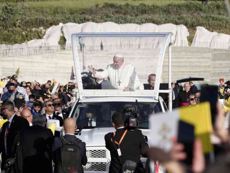 Il Papa vuole andare a Kiev. «Il Mediterraneo non sia cimitero d'Europa»