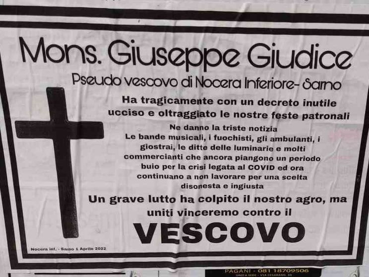 Stop alle processioni , comparsi manifesti funebri contro il vescovo