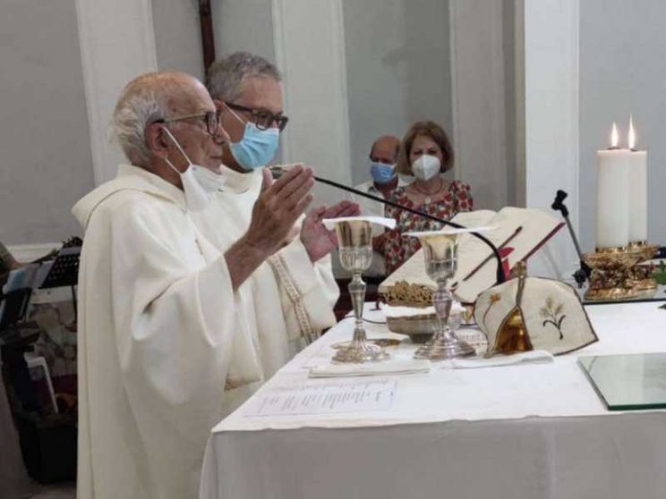 Don Vincenzo Della Corte, prete centenario nel cuore di Napoli