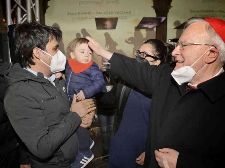 Il cardinale Bassetti compie 80 anni. «La vita è bella se vissuta per gli altri»