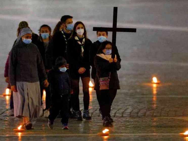 Il Papa affida le meditazioni della Via Crucis alle famiglie