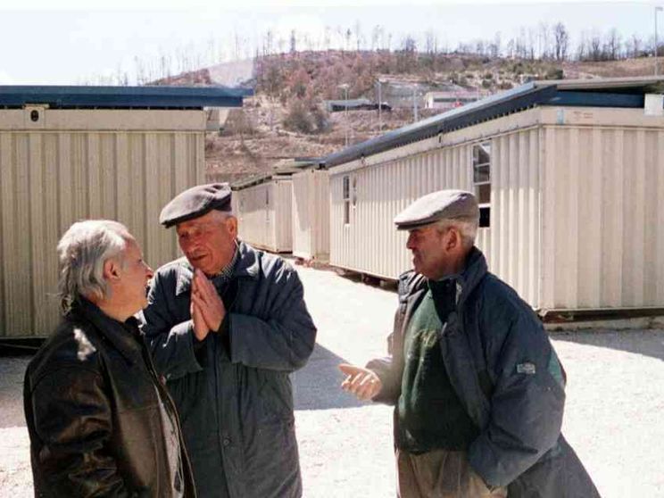 Sale l'età media degli italiani (da 45,9 a 46,2 anni). 20mila ultracentenari