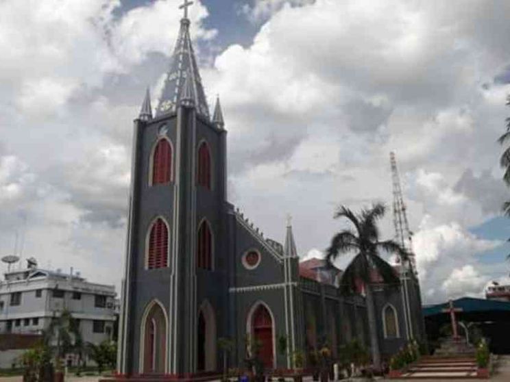 Myanmar, vescovo ostaggio dei militari nella cattedrale di Mandalay