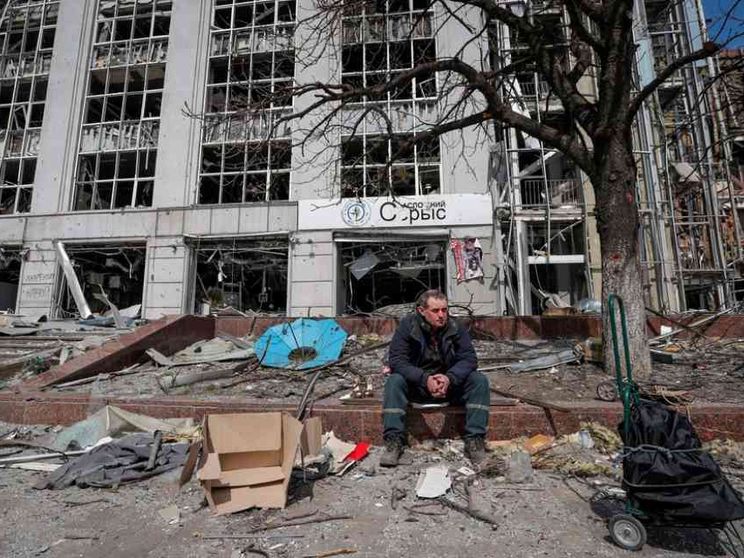 Filorussi: preso il porto di Mariupol. Tank spara sul centro Caritas: 7 morti