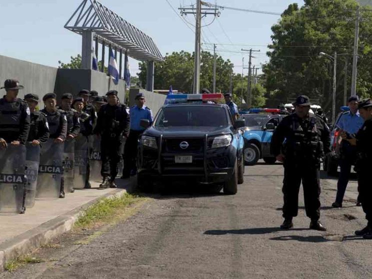 Fuga a nuoto dalla dittatura di Ortega: ecco i corsi gratis per i migranti