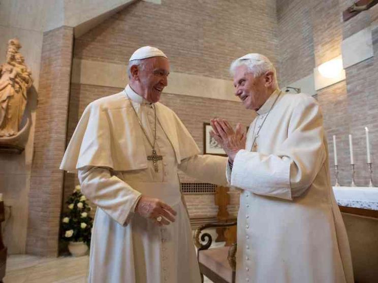 Papa Francesco visita Ratzinger per il suo 95mo compleanno (il 16 aprile)