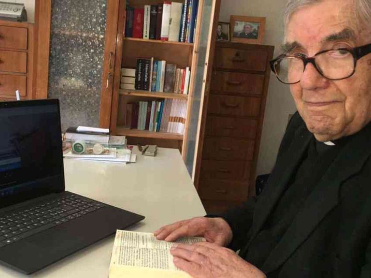 «La mia gioia? Essere prete». Don Fabbri, il racconto di 75 anni di Messa