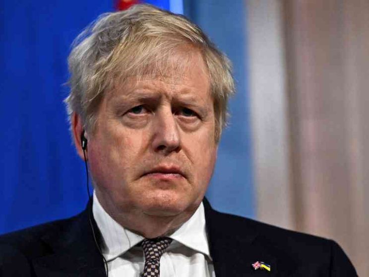 Johnson militarizza la Manica e deporta i migranti in Ruanda