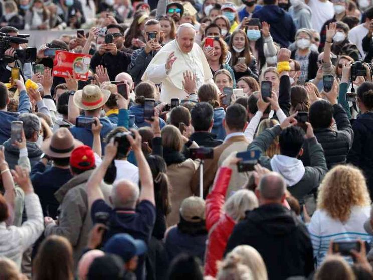 Il Papa: custodire gli anziani, non lasciarli soli