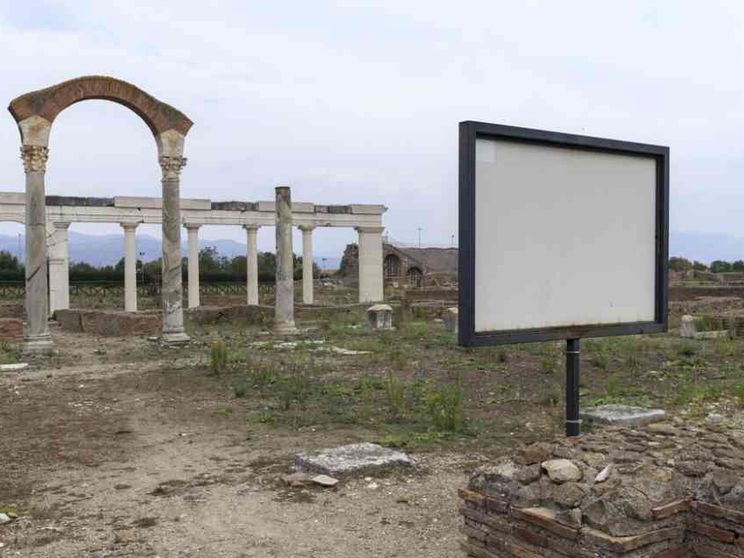 Via Appia, il presente e il passato nella stessa fotografia