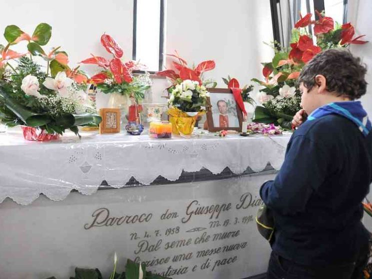 Fece uccidere don Diana, muore «O’ lupo» Nunzio De Falco. Cosa passa, e cosa resta